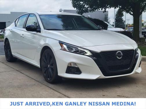 2022 Nissan Altima SR FWD