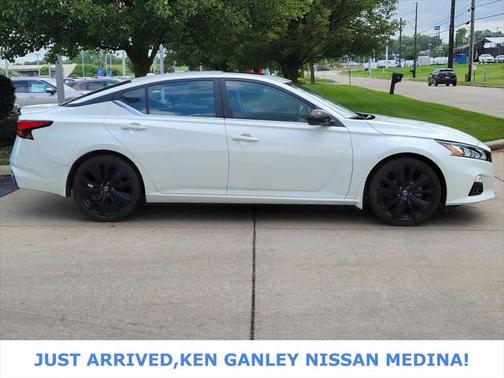 2022 Nissan Altima SR FWD