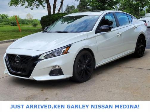 2022 Nissan Altima SR FWD