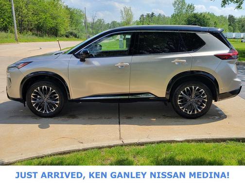 Champagne Silver/Black 2026 Nissan Rogue Platinum