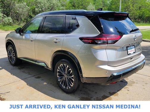 Champagne Silver/Black 2026 Nissan Rogue Platinum