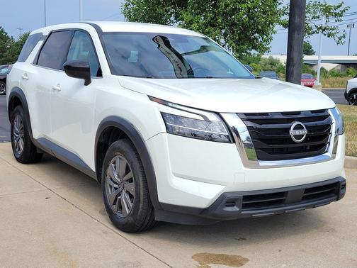 2024 Nissan Pathfinder S FWD