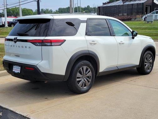 2024 Nissan Pathfinder S FWD