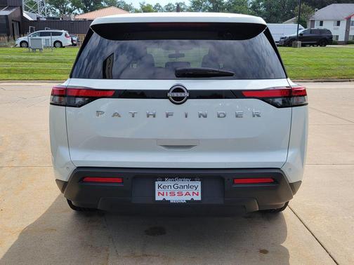 2024 Nissan Pathfinder S FWD