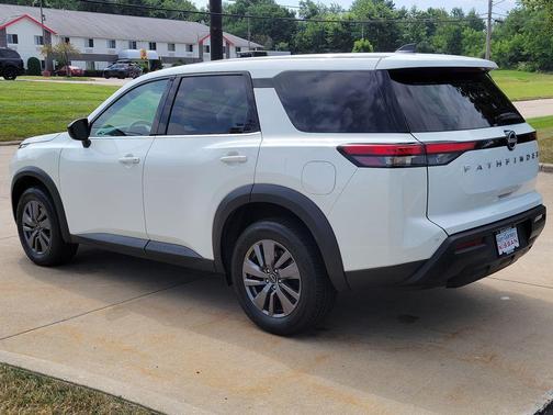 2024 Nissan Pathfinder S FWD