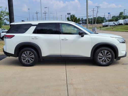 2024 Nissan Pathfinder S FWD