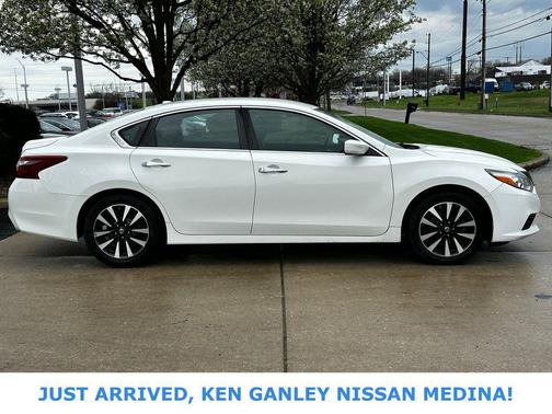 Glacier White 2018 Nissan Altima 2.5 SV