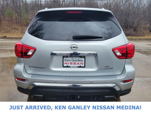 2017 Nissan Pathfinder Platinum