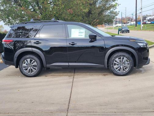 2025 Nissan Pathfinder SV 4WD