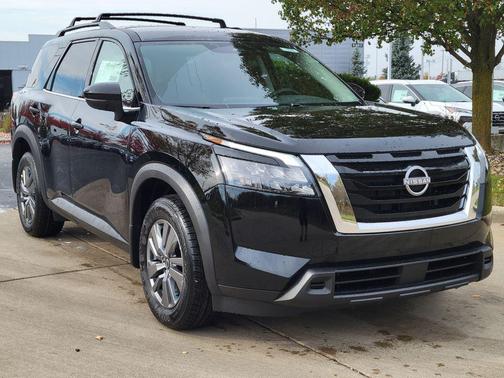 2025 Nissan Pathfinder SV 4WD