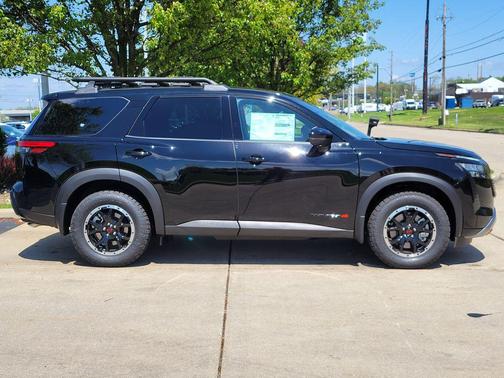 Super Black 2026 Nissan Pathfinder Rock Creek