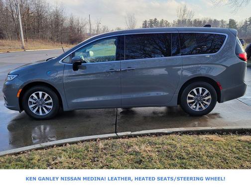 2023 Chrysler Pacifica Hybrid Touring L