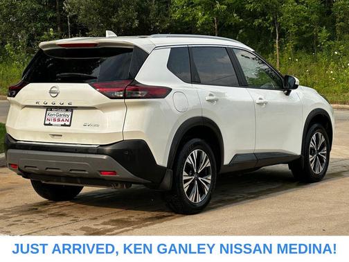 Pearl White Tricoat 2023 Nissan Rogue SV