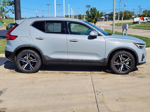 2024 Volvo XC40 B5 Core