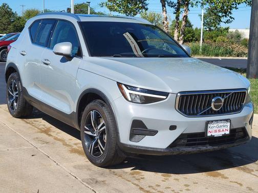 2024 Volvo XC40 B5 Core