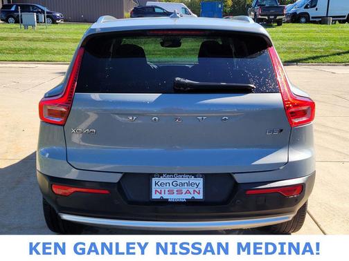 2024 Volvo XC40 B5 Core
