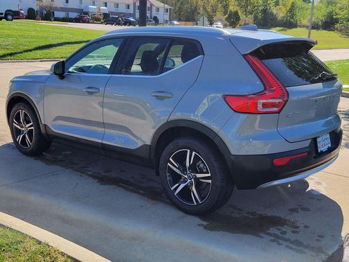 2024 Volvo XC40 B5 Core