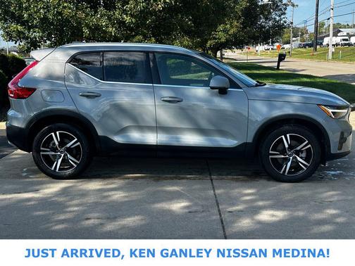 2024 Volvo XC40 B5 Core