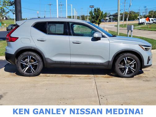 2024 Volvo XC40 B5 Core