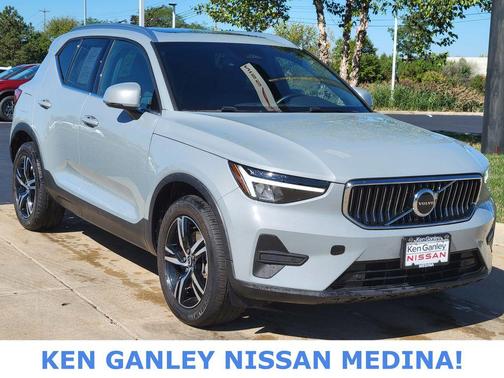 2024 Volvo XC40 B5 Core