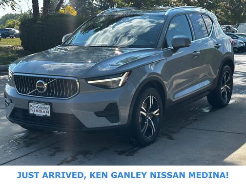 2024 Volvo XC40 B5 Core