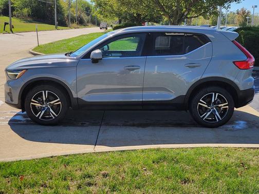 2024 Volvo XC40 B5 Core