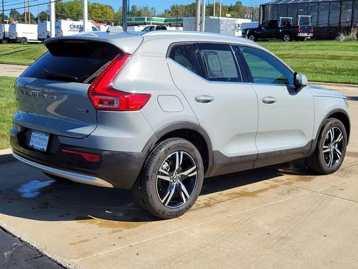 2024 Volvo XC40 B5 Core
