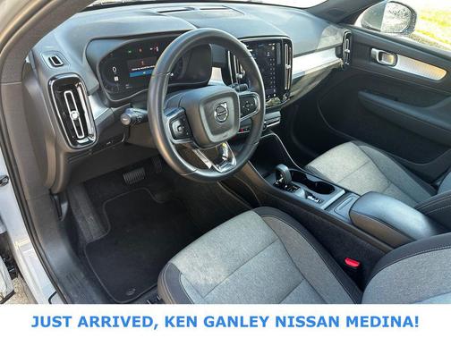 2024 Volvo XC40 B5 Core