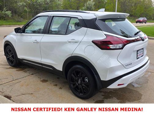 Aspen White Tricoat 2023 Nissan Kicks SR