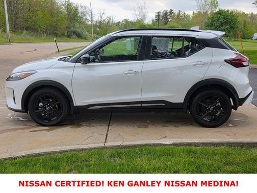 Aspen White Tricoat 2023 Nissan Kicks SR
