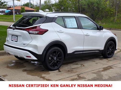 Aspen White Tricoat 2023 Nissan Kicks SR