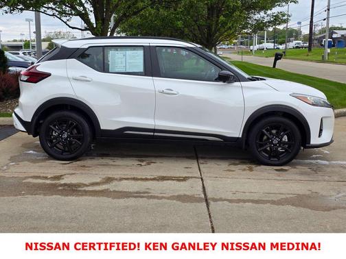 Aspen White Tricoat 2023 Nissan Kicks SR