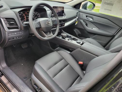 Super Black 2026 Nissan Rogue Dark Armor