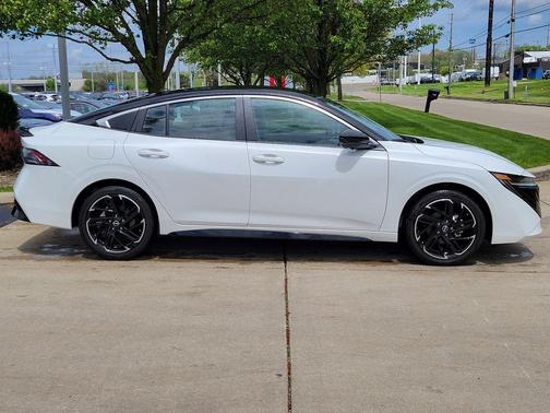 Aspen White/Super Black 2026 Nissan Sentra SR