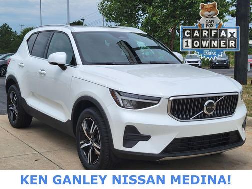 2025 Volvo XC40 B5 Core Bright Theme