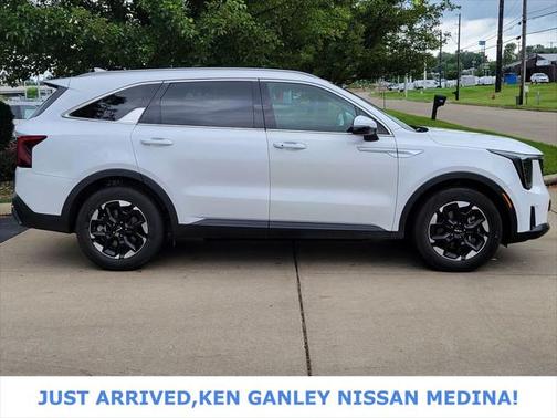 2024 Kia Sorento S