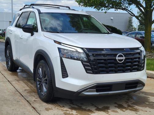 Everest White Pearl Tricoat 2026 Nissan Pathfinder SL