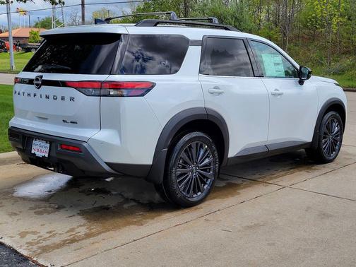 Everest White Pearl Tricoat 2026 Nissan Pathfinder SL