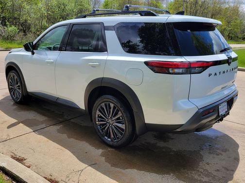 Everest White Pearl Tricoat 2026 Nissan Pathfinder SL