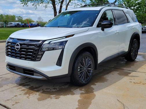 Everest White Pearl Tricoat 2026 Nissan Pathfinder SL
