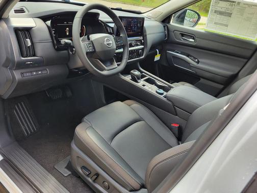 Everest White Pearl Tricoat 2026 Nissan Pathfinder SL
