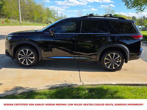 Super Black 2026 Nissan Pathfinder Platinum