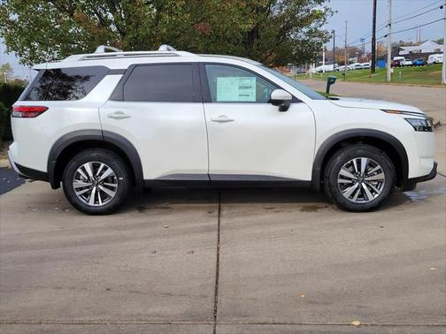2025 Nissan Pathfinder SL 4WD