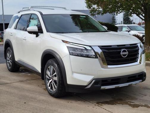 2025 Nissan Pathfinder SL 4WD