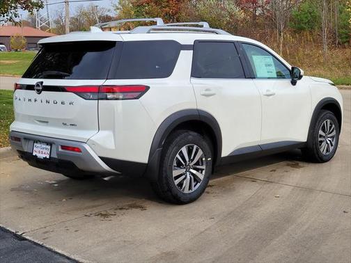 2025 Nissan Pathfinder SL 4WD