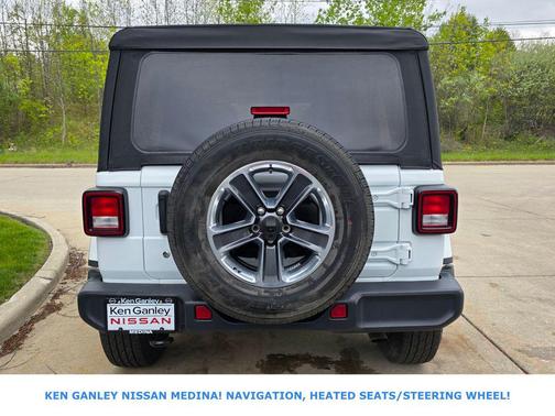 Bright White Clearcoat 2018 Jeep Wrangler Unlimited Sahara