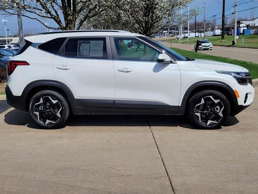 Snow White Pearl 2024 Kia Seltos EX