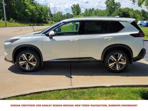 Pearl White Tricoat 2023 Nissan Rogue SL