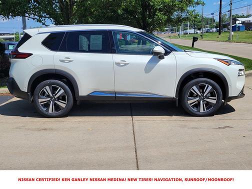 Pearl White Tricoat 2023 Nissan Rogue SL