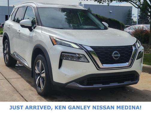 Pearl White Tricoat 2023 Nissan Rogue SL